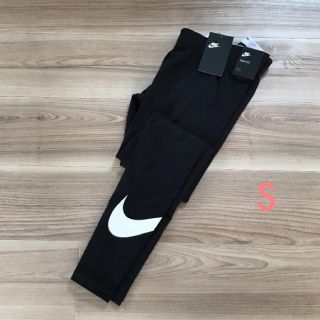 ナイキ(NIKE)の【新品】日本未発売 Sサイズ Nike club swoosh レギンス(レギンス/スパッツ)