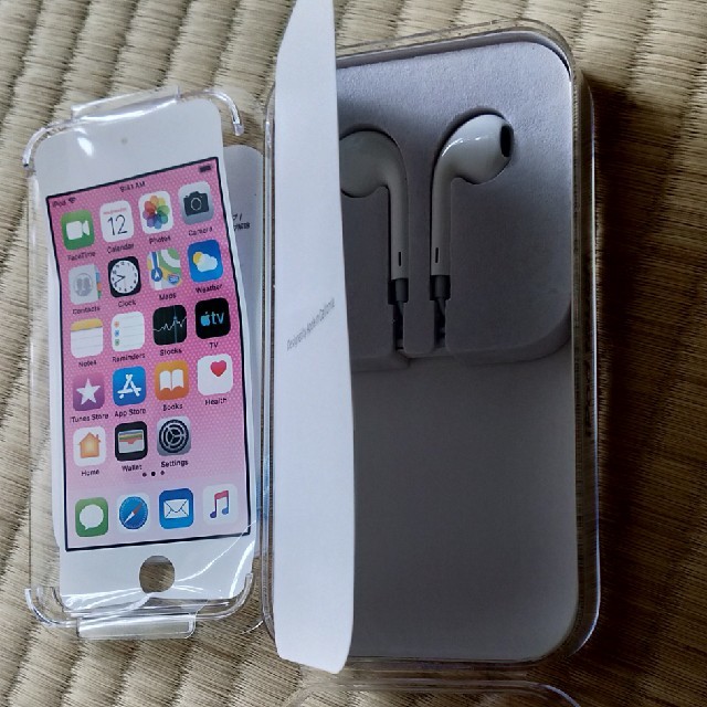 iPod touch(アイポッドタッチ)のアップル Apple iPod touch 第7世代 2019年モデル 32GB スマホ/家電/カメラのオーディオ機器(ポータブルプレーヤー)の商品写真