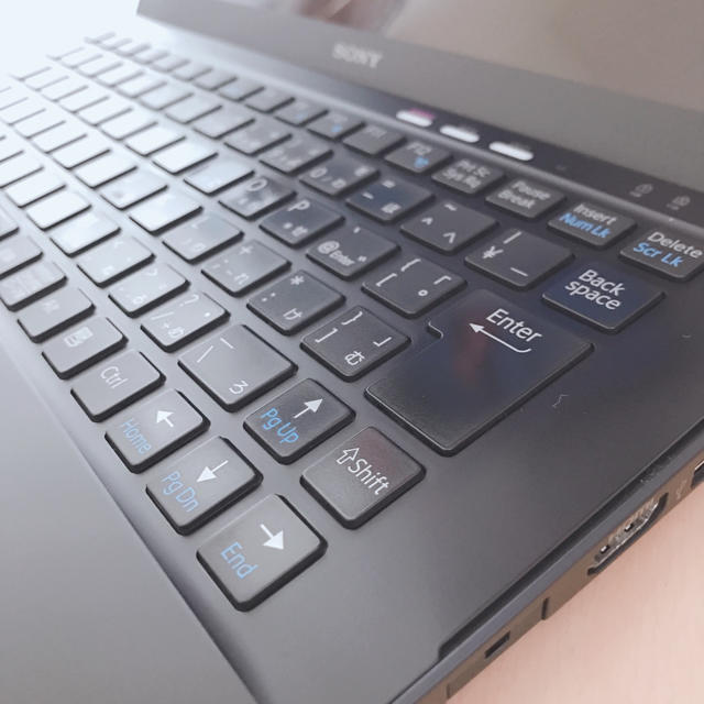 SONY VAIO/i7-8550U/約1kg軽量・高性能ノートパソコン①