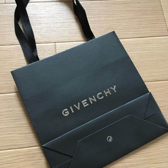 GIVENCHY(ジバンシィ)のジバンシイ 紙袋 レディースのバッグ(ショップ袋)の商品写真