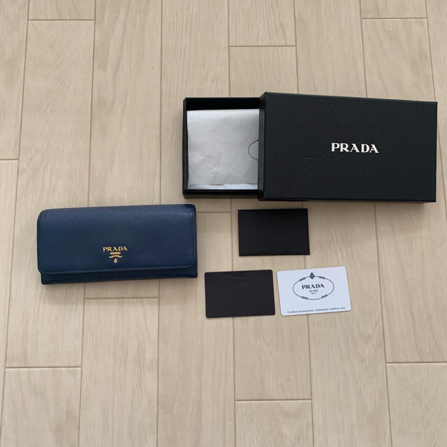 PRADA(プラダ)の☆箱、カード付き☆PRADA 青色財布 レディースのファッション小物(財布)の商品写真