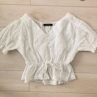 ダブルクローゼット(w closet)のw closet パンチングレースVネックプルオーバー(シャツ/ブラウス(半袖/袖なし))