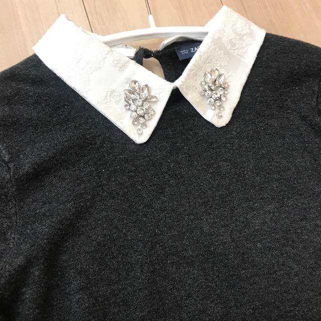 ZARA(ザラ)のZARA ビジュー襟付きニット グレー M レディースのトップス(ニット/セーター)の商品写真