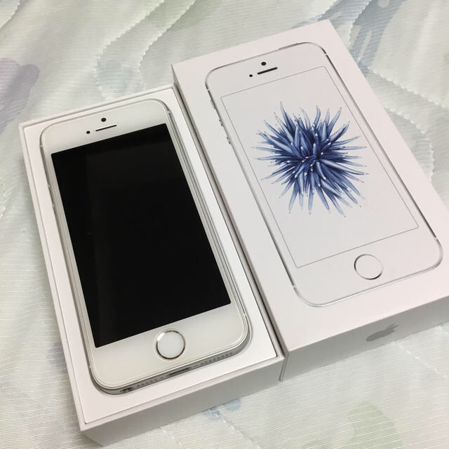 スマートフォン/携帯電話iPhoneSE Silver 32GB 美品