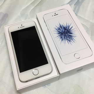 アイフォーン(iPhone)のiPhoneSE Silver 32GB 美品(スマートフォン本体)