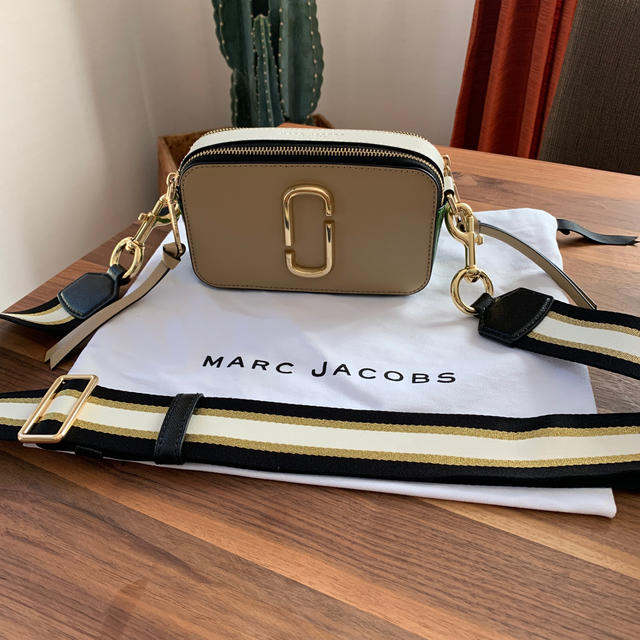 MARC JACOBS(マークジェイコブス)のマーグジェイコブス スナップショットバッグ レディースのバッグ(ショルダーバッグ)の商品写真