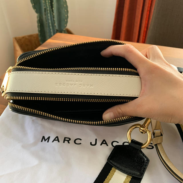 MARC JACOBS(マークジェイコブス)のマーグジェイコブス スナップショットバッグ レディースのバッグ(ショルダーバッグ)の商品写真