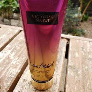 ヴィクトリアズシークレット(Victoria's Secret)の【ヴィクトリアズ シークレット】フレグランスローション ラブアディクト 236m(ボディローション/ミルク)