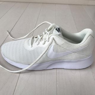 Nike Nike タンジュン 白 25 5の通販 By Ht S Shop ナイキならラクマ Nike Nike タンジュン 白 25 5の通販 By Ht S Shop ナイキならラクマ