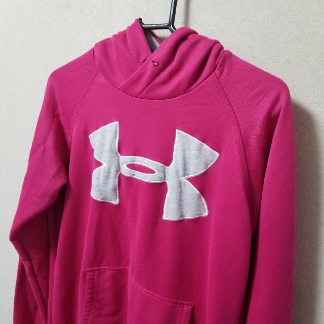 UNDER ARMOUR(アンダーアーマー)のUNDER  ARMOUR パーカー　レディース レディースのトップス(パーカー)の商品写真