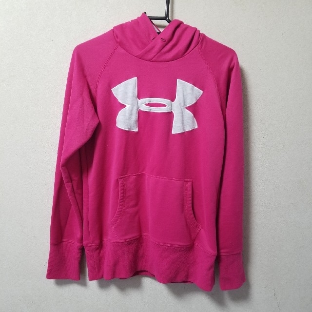 UNDER ARMOUR(アンダーアーマー)のUNDER  ARMOUR パーカー　レディース レディースのトップス(パーカー)の商品写真