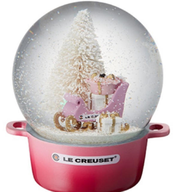 LE CREUSET(ルクルーゼ)の新品　ルクルーゼ   スノードーム　クリスマス　2018 ベリー  ピンク インテリア/住まい/日用品のインテリア小物(置物)の商品写真