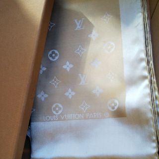 ルイヴィトン(LOUIS VUITTON)のルイヴィトン　シルクスカーフ(ストール/パシュミナ)