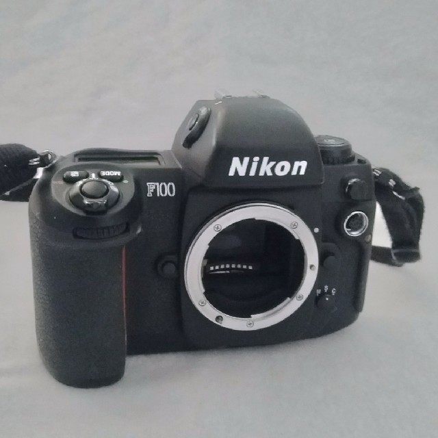 Nikon(ニコン)のニコン　Ｆ100 スマホ/家電/カメラのカメラ(フィルムカメラ)の商品写真