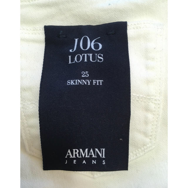 ARMANI JEANS(アルマーニジーンズ)の新品 アルマーニ 白スキニーダメージジーンズ レディースのパンツ(デニム/ジーンズ)の商品写真