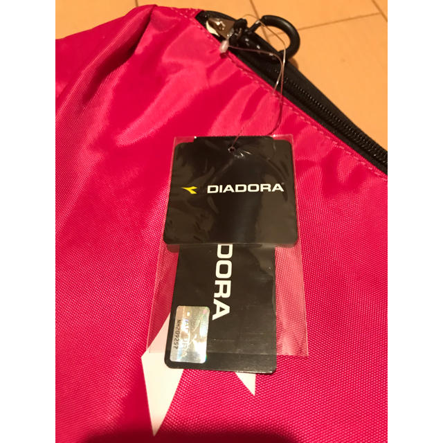 DIADORA(ディアドラ)のあっちゃんK様専用　ディアドラテニスラケットバッグ　新品　送料込み スポーツ/アウトドアのテニス(バッグ)の商品写真