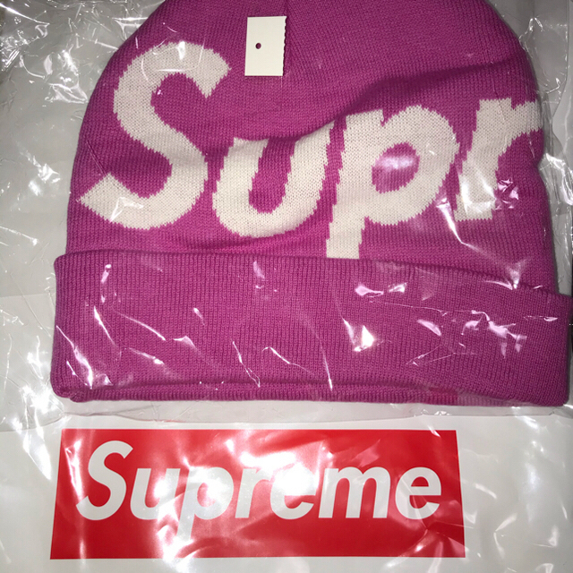 Supreme(シュプリーム)のsupreme ビッグロゴ　ビーニー　ニット帽 メンズの帽子(ニット帽/ビーニー)の商品写真