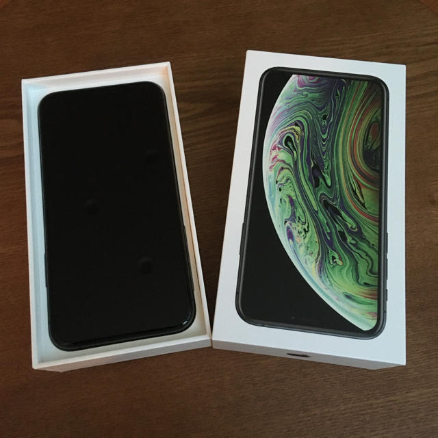 iPhone Xs（256GB、SIMフリー）