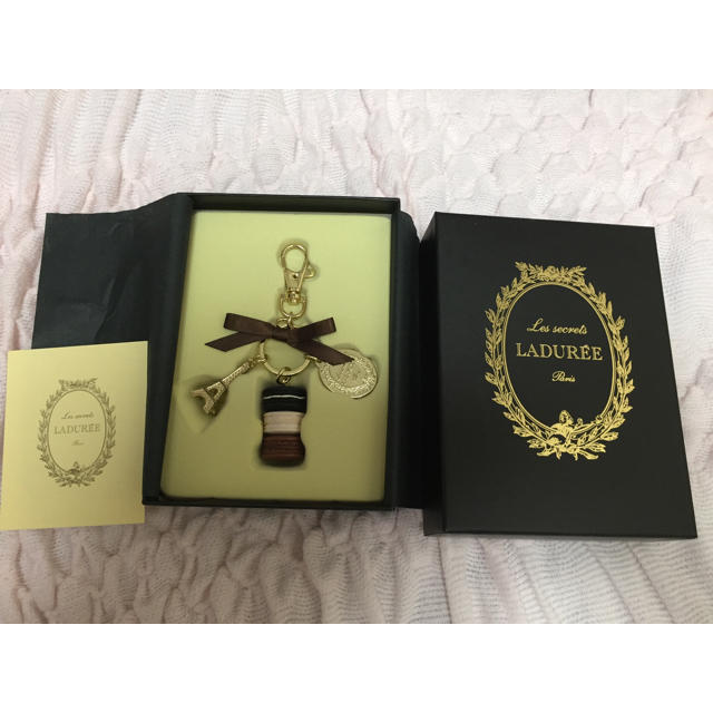 LADUREE(ラデュレ)の【まぁや様専用】★新品★ ラデュレ バッグチャーム キーホルダー レディースのファッション小物(キーホルダー)の商品写真