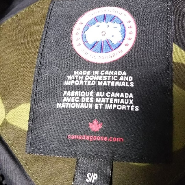 CANADA GOOSE(カナダグース)のカナダグース　ギャルソンベスト　4151M　サイズS　迷彩　カモ メンズのジャケット/アウター(ダウンベスト)の商品写真