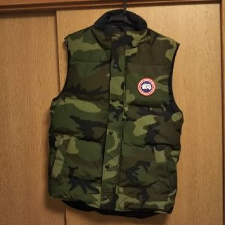 カナダグース(CANADA GOOSE)のカナダグース　ギャルソンベスト　4151M　サイズS　迷彩　カモ(ダウンベスト)