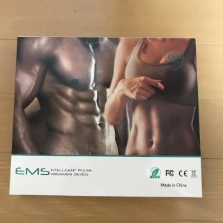 EMS 腹筋ベルト Warai 腹筋マシン USB充電式(トレーニング用品)