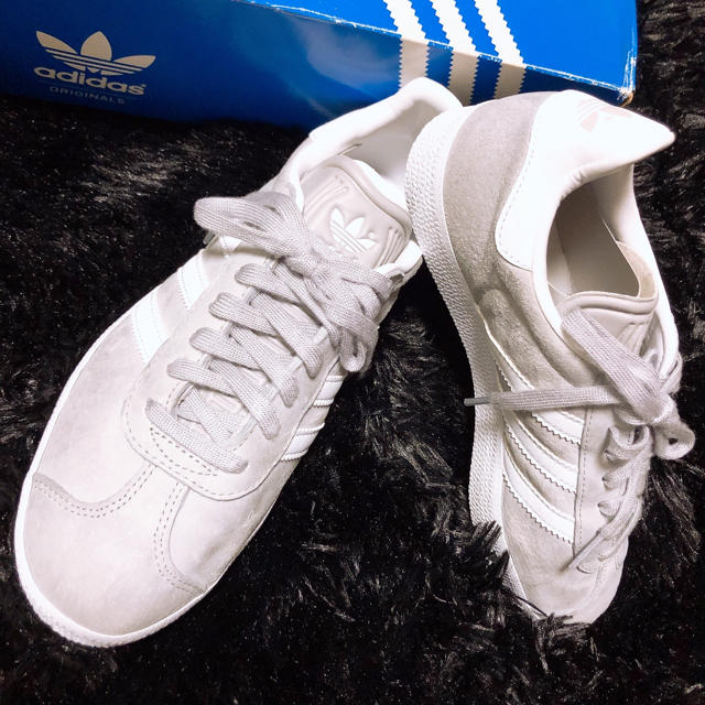 adidas(アディダス)の adidasGAZELLE レディース ガゼル 【DB0860】 グレー レディースの靴/シューズ(スニーカー)の商品写真