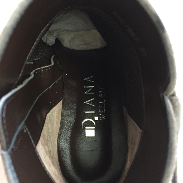 DIANA(ダイアナ)のダイアナ グレージュリボン付きショートブーツ レディースの靴/シューズ(ブーツ)の商品写真