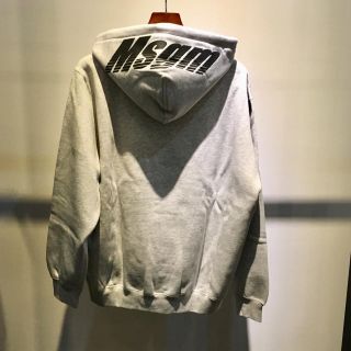 エムエスジイエム(MSGM)のMSGM エムエスジーエム 新品 フードロゴ スウェット パーカー　グレー(パーカー)