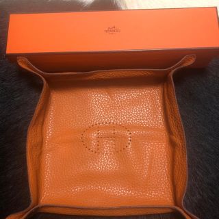 エルメス(Hermes)のエルメス　HERMES  革オレンジ小物入れ(小物入れ)