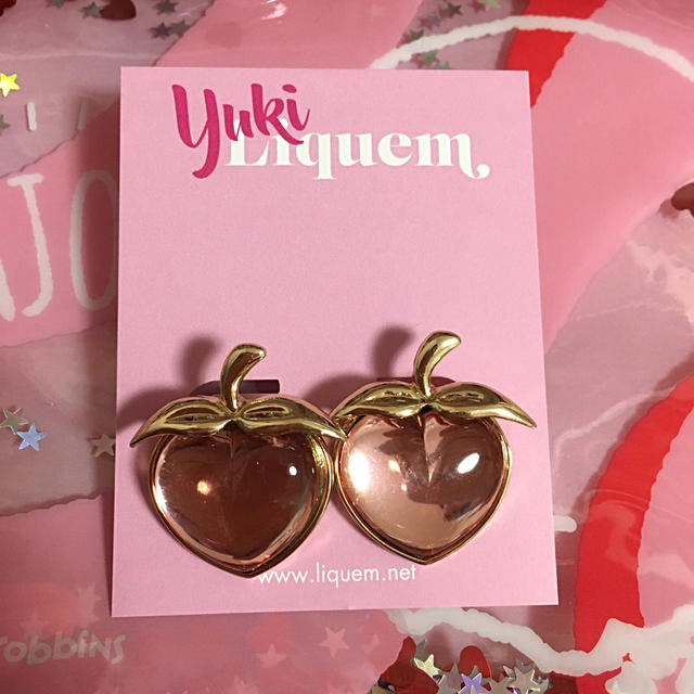 YUKI×Liquem/ジューシィピーチピアス レディースのアクセサリー(ピアス)の商品写真