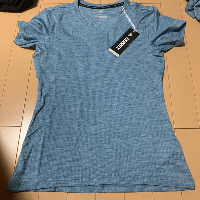 adidas(アディダス)の処分価格【新品】XOTサイズ　（adidas） WMNS TIVID TEE レディースのトップス(カットソー(半袖/袖なし))の商品写真