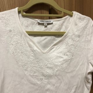 ローラアシュレイ(LAURA ASHLEY)のローラアシュレイ  刺繍の綺麗なTシャツ(Tシャツ(半袖/袖なし))