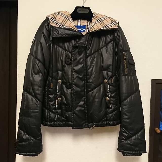 BURBERRY BLUE LABEL(バーバリーブルーレーベル)の新品、未使用 BURBERRY BLUE LABEL 中綿 ブラック ジャケット レディースのジャケット/アウター(ブルゾン)の商品写真