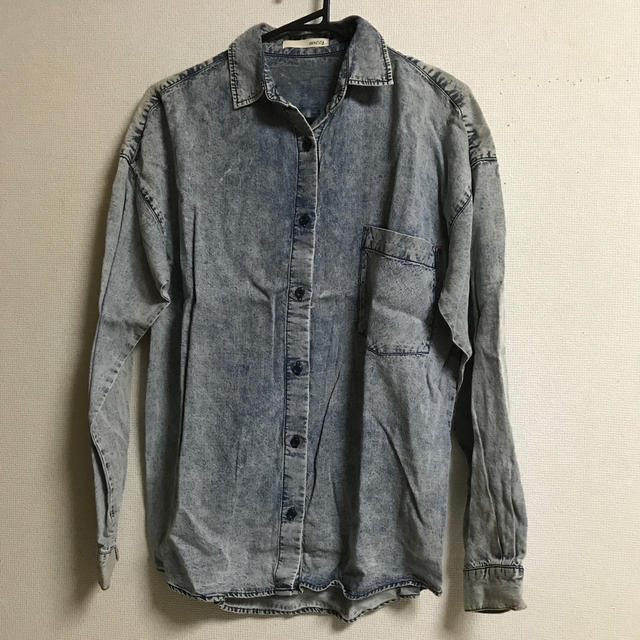 moussy(マウジー)の(美品)moussy デニムシャツ レディースのトップス(シャツ/ブラウス(長袖/七分))の商品写真