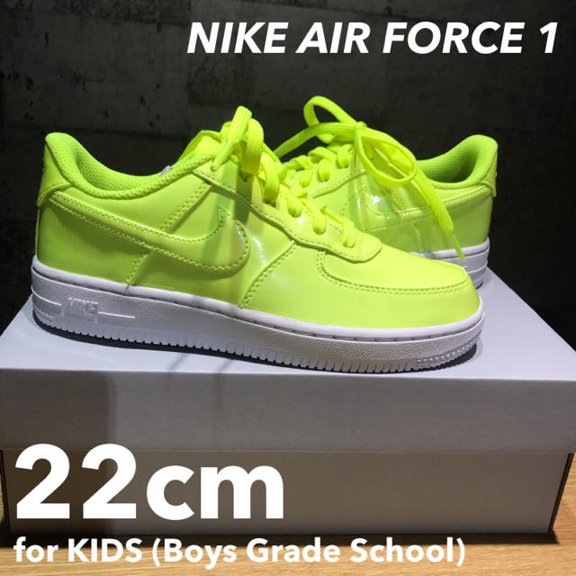 NIKE(ナイキ)の新品未使用 ナイキ エアフォース 蛍光イエロー AIR FORCE 1 22cm レディースの靴/シューズ(スニーカー)の商品写真