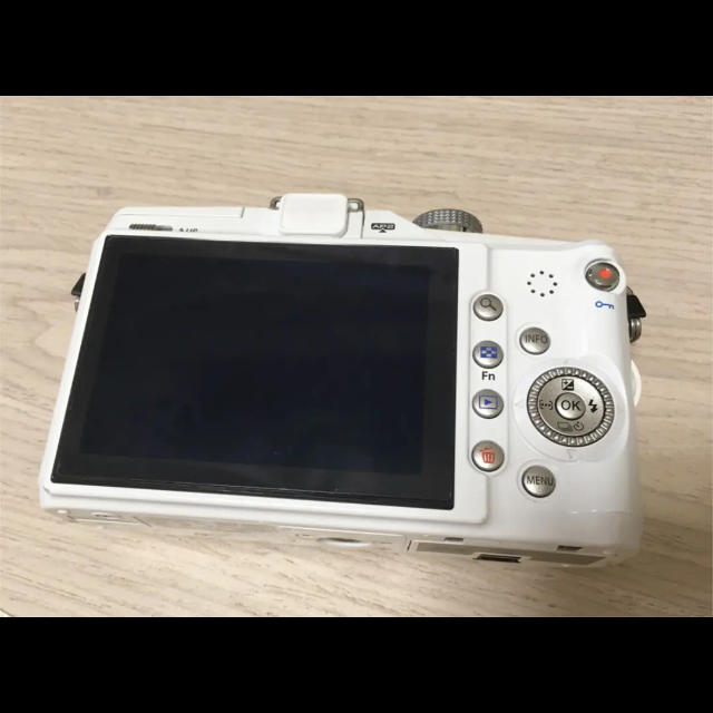 OLYMPUS(オリンパス)のOLYMPUS E-PL2 本体[一部難あり] スマホ/家電/カメラのカメラ(ミラーレス一眼)の商品写真