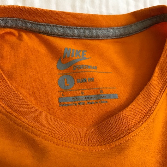 NIKE(ナイキ)の【NIKE】ロングTシャツ メンズ オレンジ メンズのトップス(Tシャツ/カットソー(七分/長袖))の商品写真