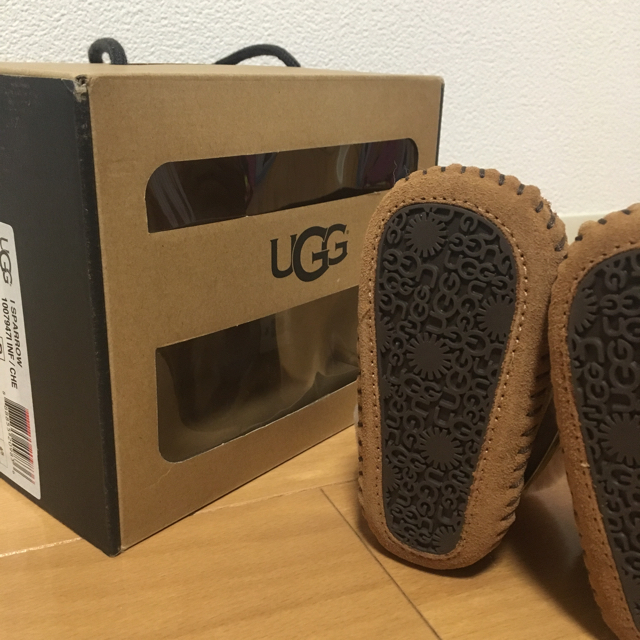 UGG(アグ)のUGG ムートンブーツアグ 2/3 11cm 新品未使用 冬用靴 ※箱なし発送 キッズ/ベビー/マタニティのベビー靴/シューズ(~14cm)(ブーツ)の商品写真