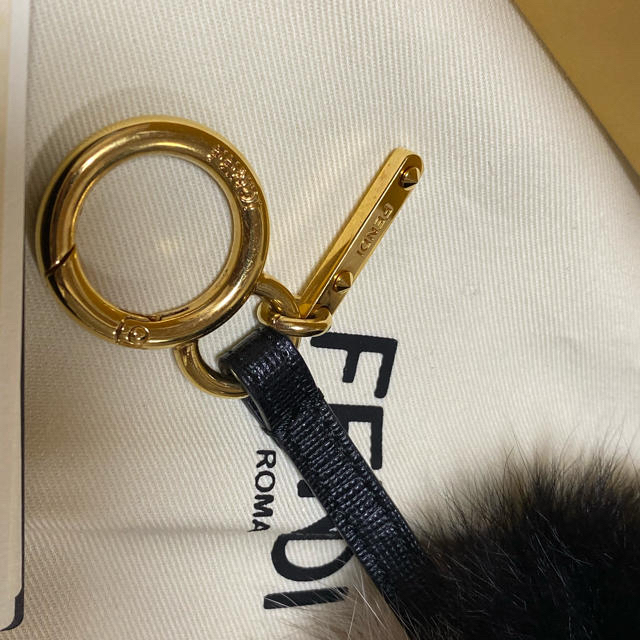 FENDI(フェンディ)のFENDI キーホルダー　ポンポンチャーム⭐︎フォックスファー＋カーフ レディースのファッション小物(キーホルダー)の商品写真