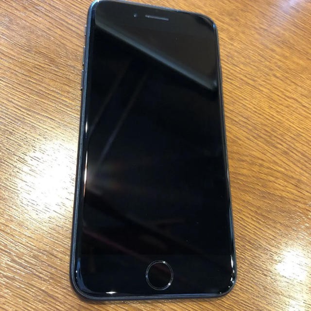 Apple(アップル)のiPhone7 128 ブラック スマホ/家電/カメラのスマートフォン/携帯電話(スマートフォン本体)の商品写真
