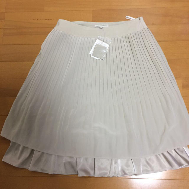 LAURA ASHLEY(ローラアシュレイ)の新品タグ付き！ローラアシュレイ スカート レディースのスカート(ひざ丈スカート)の商品写真