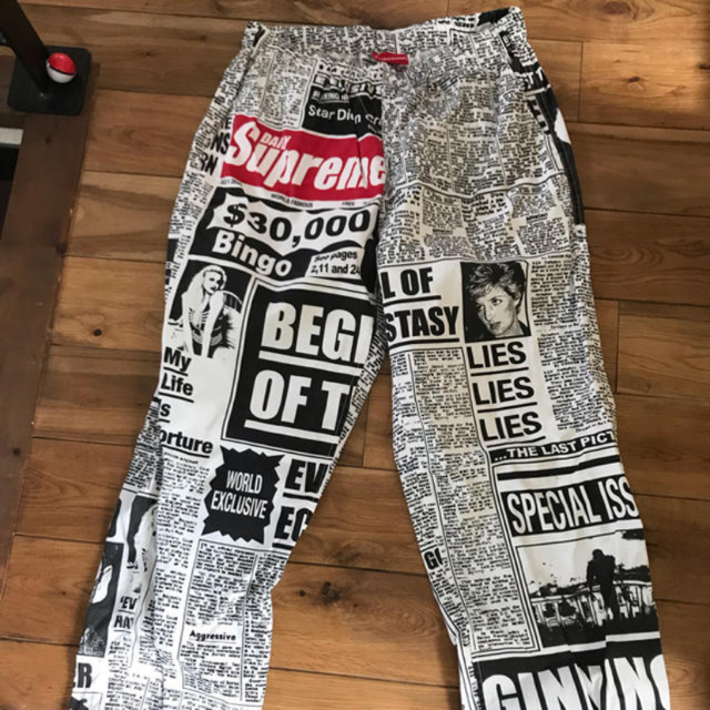 Supreme(シュプリーム)のsupreme newsprint skate pants 18aw  メンズのパンツ(ワークパンツ/カーゴパンツ)の商品写真