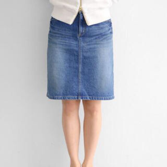 URBAN RESEARCH(アーバンリサーチ)のDOORSデニムスカート レディースのスカート(ひざ丈スカート)の商品写真