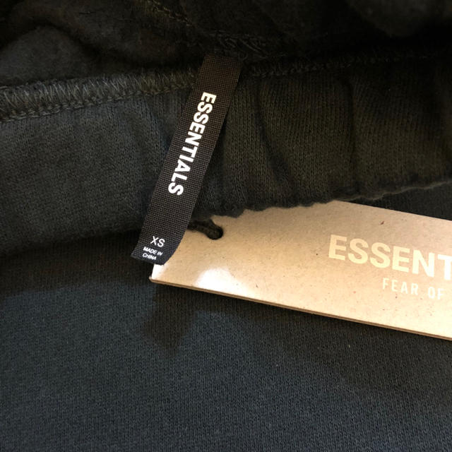 FEAR OF GOD(フィアオブゴッド)のFOG Essentials スウェット パンツ XSサイズ メンズのトップス(スウェット)の商品写真