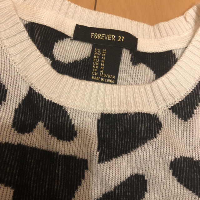 FOREVER 21(フォーエバートゥエンティーワン)のFOREVER21  ハート柄  半袖ニット レディースのトップス(ニット/セーター)の商品写真