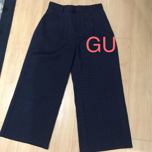 GU(ジーユー)のジーユー　ワイドパンツ  ✴︎美品✴︎ レディースのパンツ(カジュアルパンツ)の商品写真