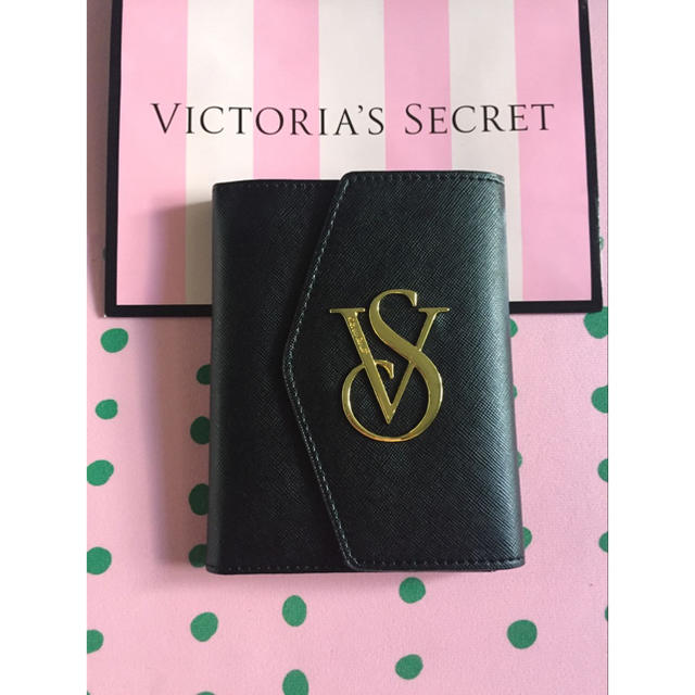 Victoria's Secret(ヴィクトリアズシークレット)のVictoria’s Secret 「新品」パスポートケース レディースのファッション小物(名刺入れ/定期入れ)の商品写真