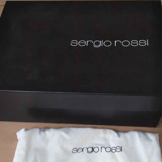 Sergio Rossi(セルジオロッシ)の【momonga様専用】sergio rossi 黒スエードパンプス サイズ37 レディースの靴/シューズ(ハイヒール/パンプス)の商品写真