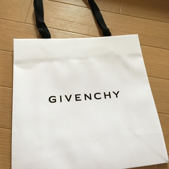 GIVENCHY(ジバンシィ)のジバンシイ 紙袋 レディースのバッグ(ショップ袋)の商品写真